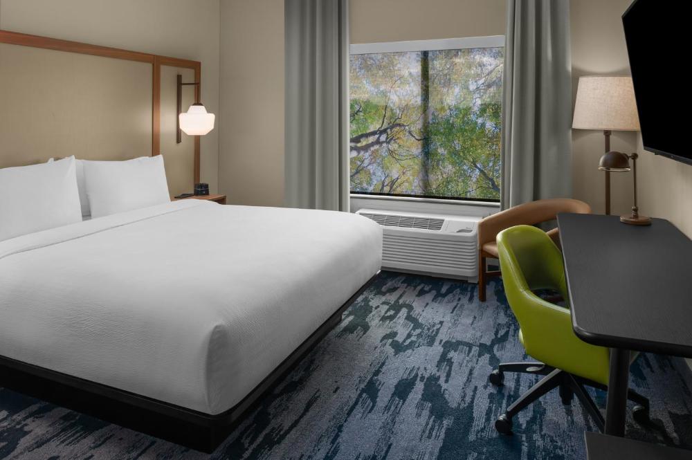 King Room with Roll-in Shower - Mobility Accessible interior